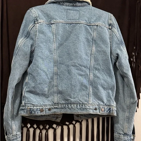 Levi's Denim Shearling lined Jacket (accessories NOT included) - Picture 4 of 4